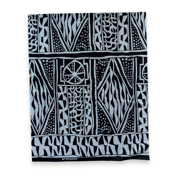 Fat Quarter African Wax Print Fabric - Black White FTQ 8709 - Quilting & Patchwork (45 x 57 cm / 18 x 22 inch)